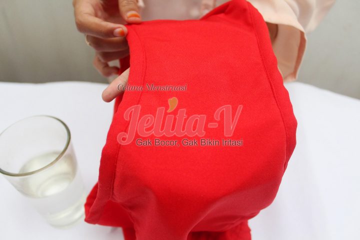 test-waterproof-celana-menstruasi-jelita-4