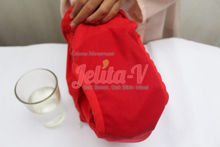 test-waterproof-celana-menstruasi-jelita-5